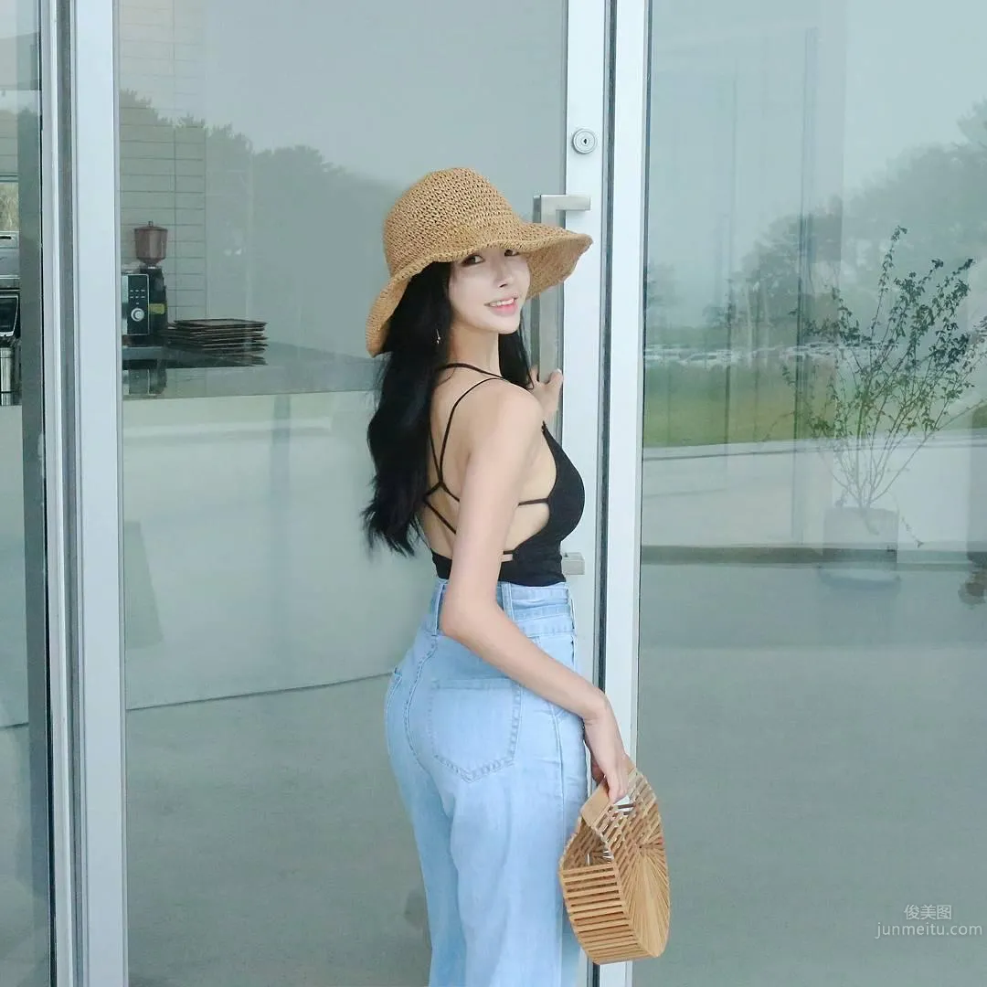 Hwang Eonni, Long Legs Sister Bikini Beautiful Photos photo 22