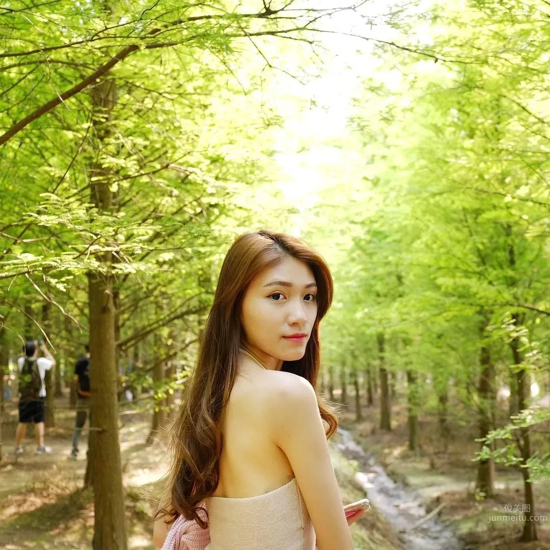 Malaysian Beauty Mimi Chen, Fashionable Sexy Curves photo 11