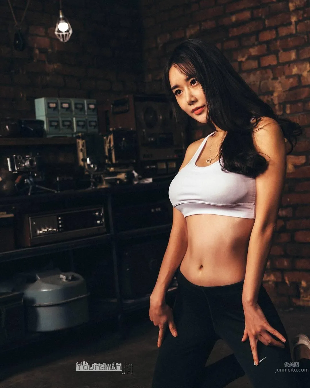 Korean Outdoor Model Kaendi, Wasp Waist and Curves, Perfect Figure photo 22