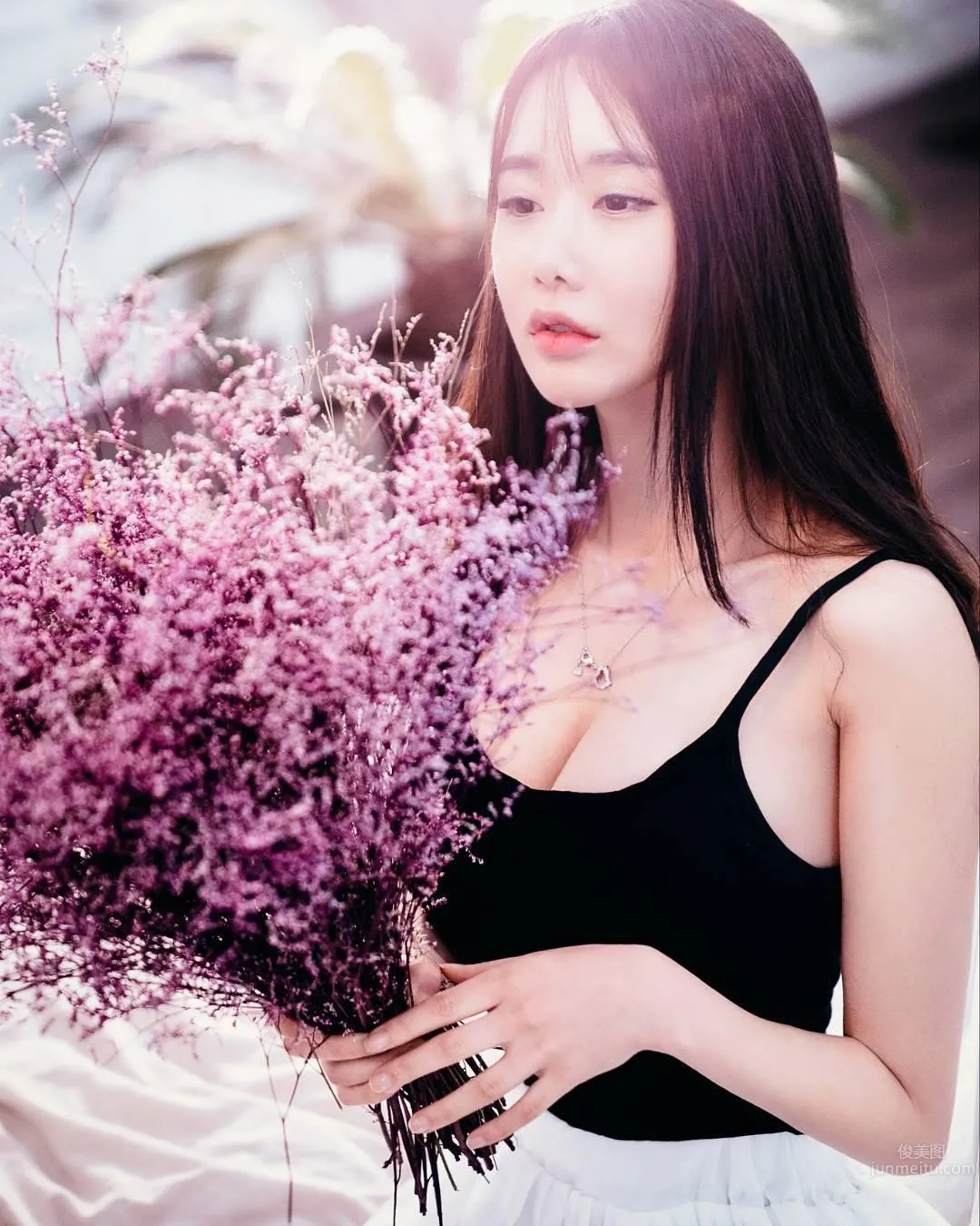 Korean Outdoor Model Kaendi, Wasp Waist and Curves, Perfect Figure photo 75