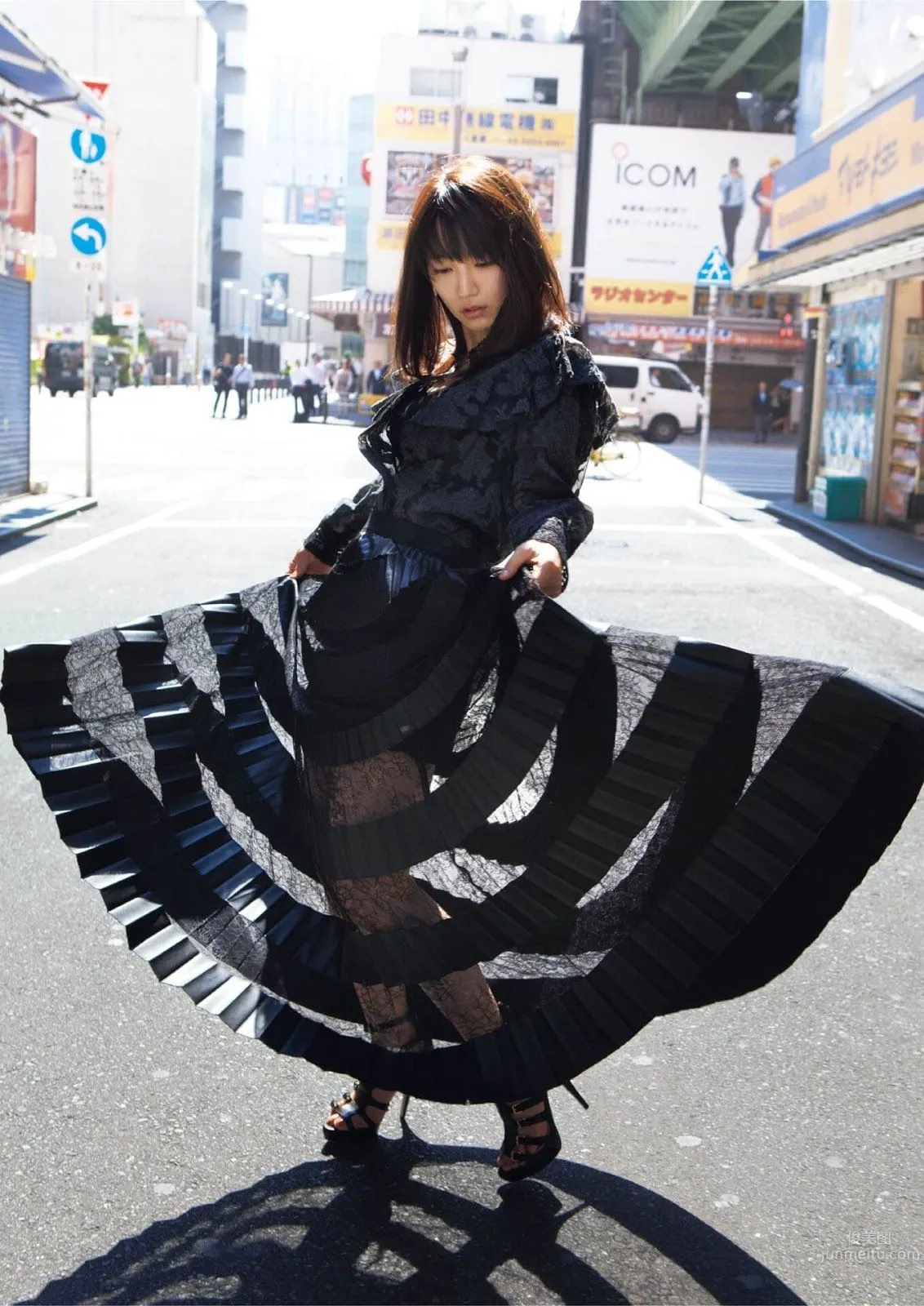 Riho Yoshioka, 2017 Weekly Playboy NEWS Photos photo 10