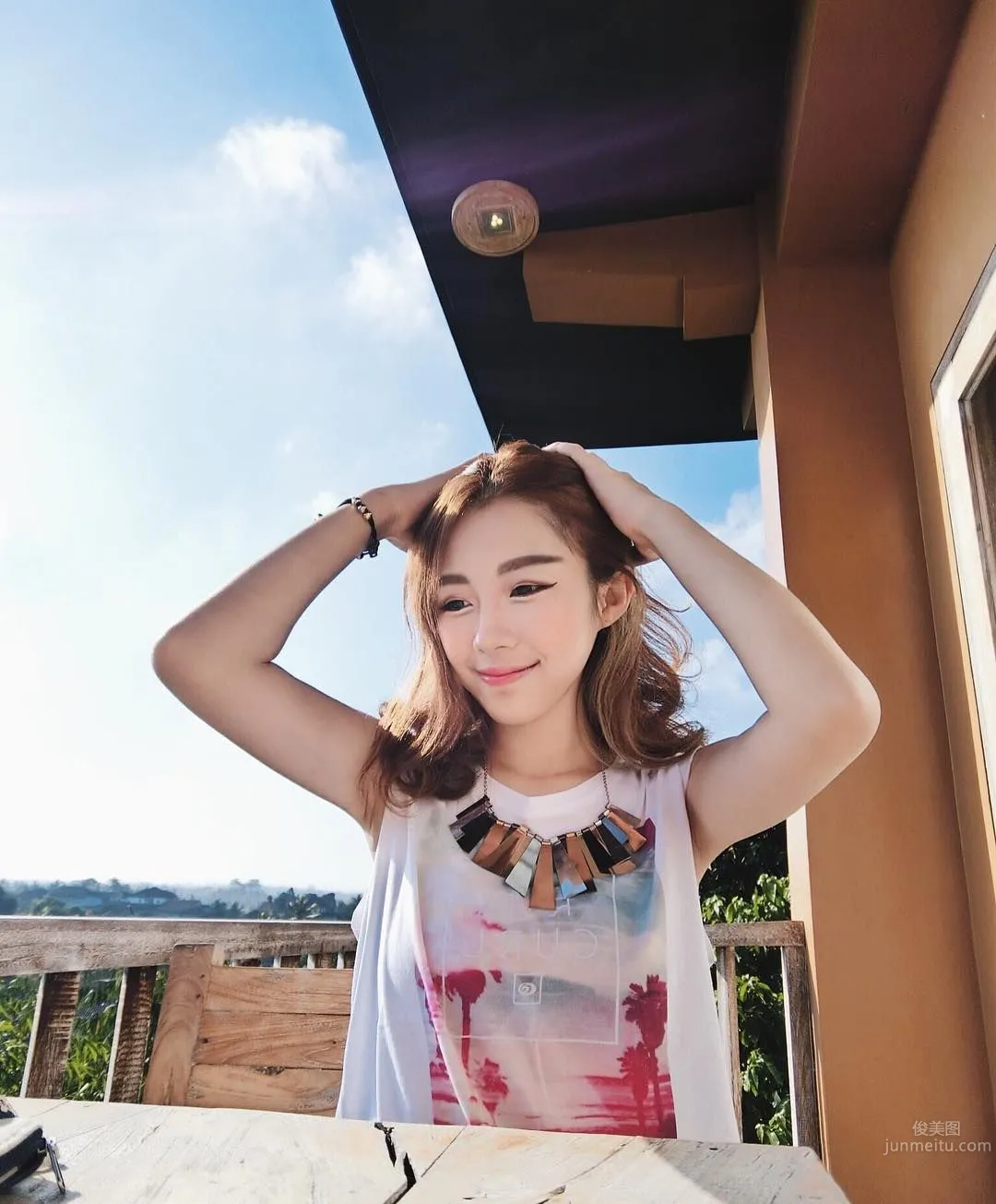 God Genes, Girl Holy Land, It Is This Country! Fair Skin and Unreasonable Good Figure photo 1