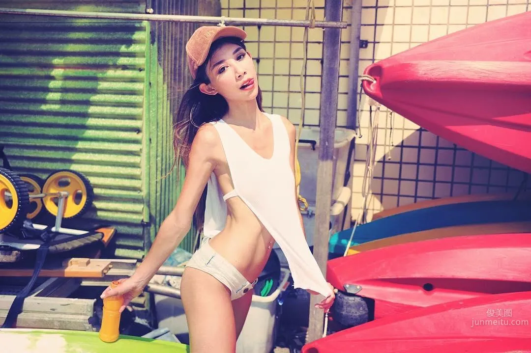 Xiaobu Angela, Queen Power MAX with Criminal Collarbones! photo 38
