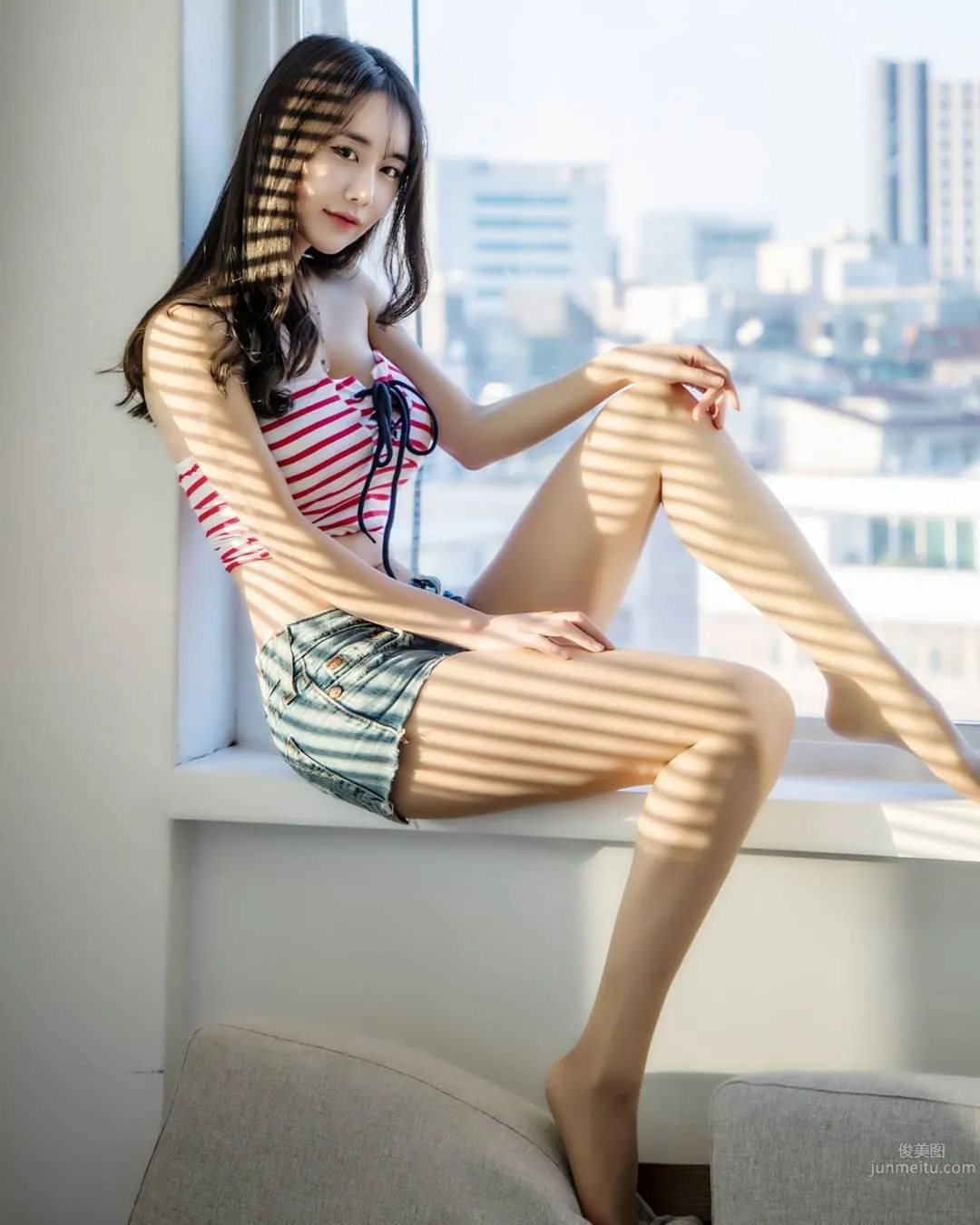 Korean Outdoor Model Kaendi, Wasp Waist and Curves, Perfect Figure photo 18