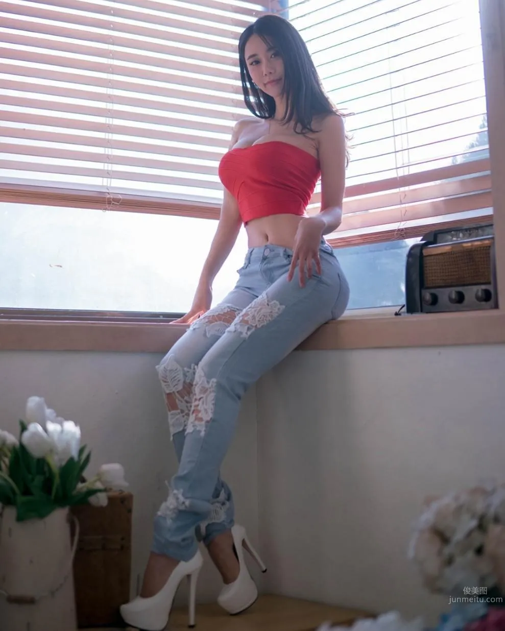 Korean Outdoor Model Kaendi, Wasp Waist and Curves, Perfect Figure photo 36