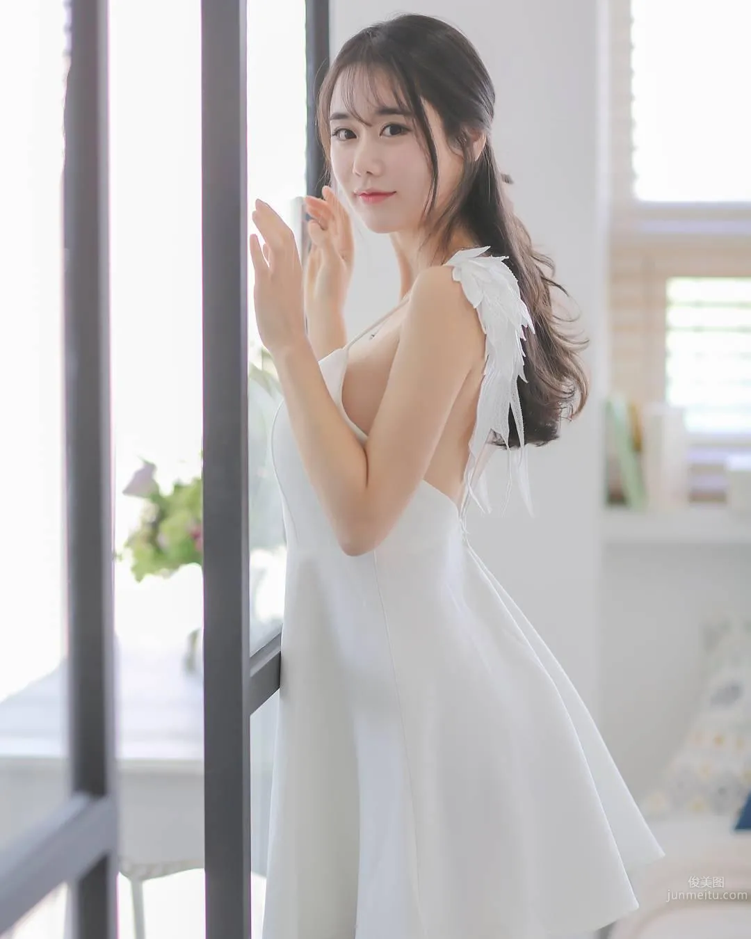 Korean Outdoor Model Kaendi, Wasp Waist and Curves, Perfect Figure photo 14