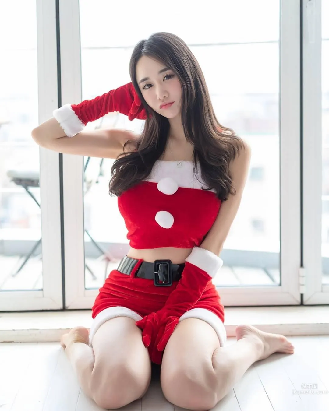 Korean Outdoor Model Kaendi, Wasp Waist and Curves, Perfect Figure photo 51