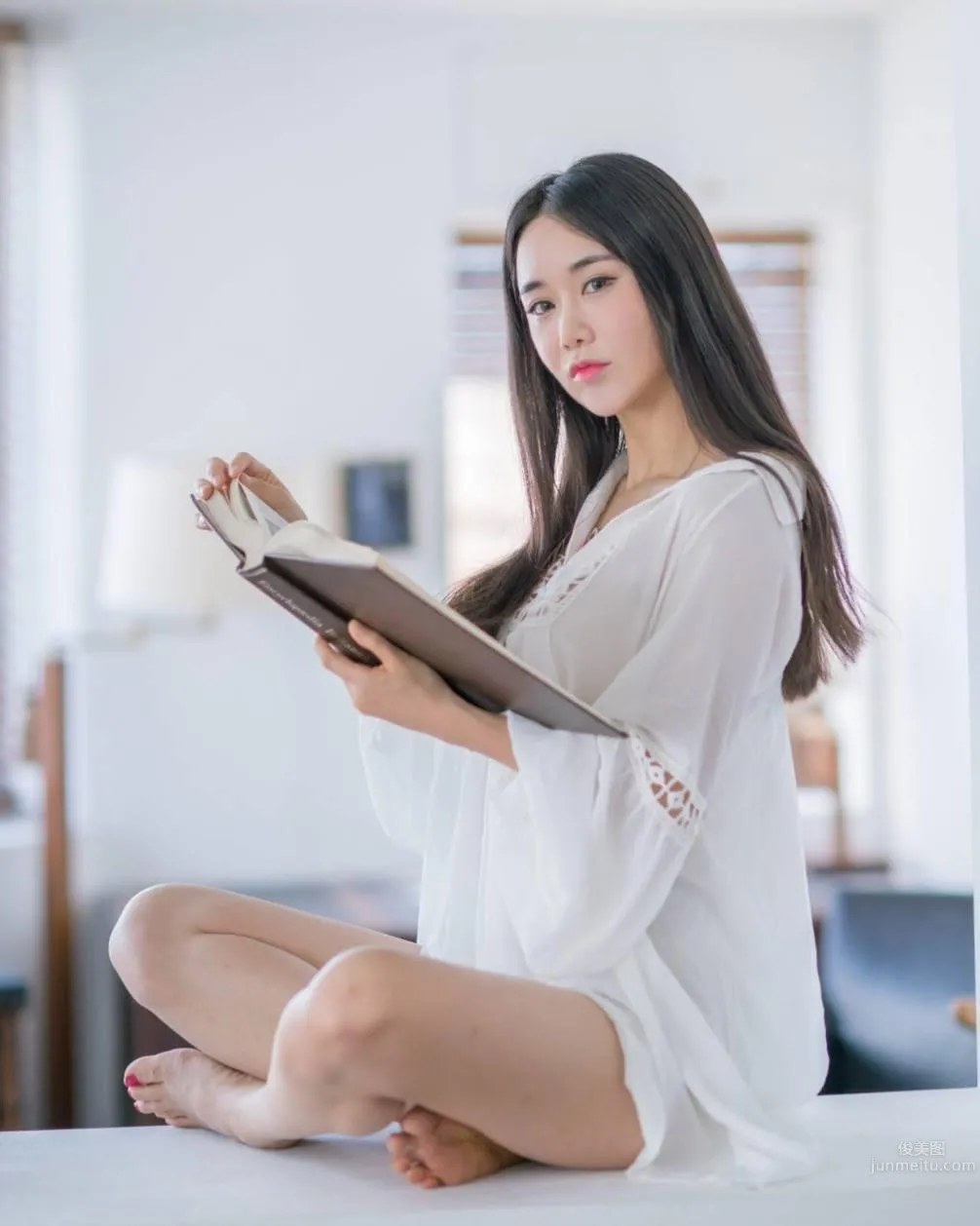 Korean Outdoor Model Kaendi, Wasp Waist and Curves, Perfect Figure photo 33