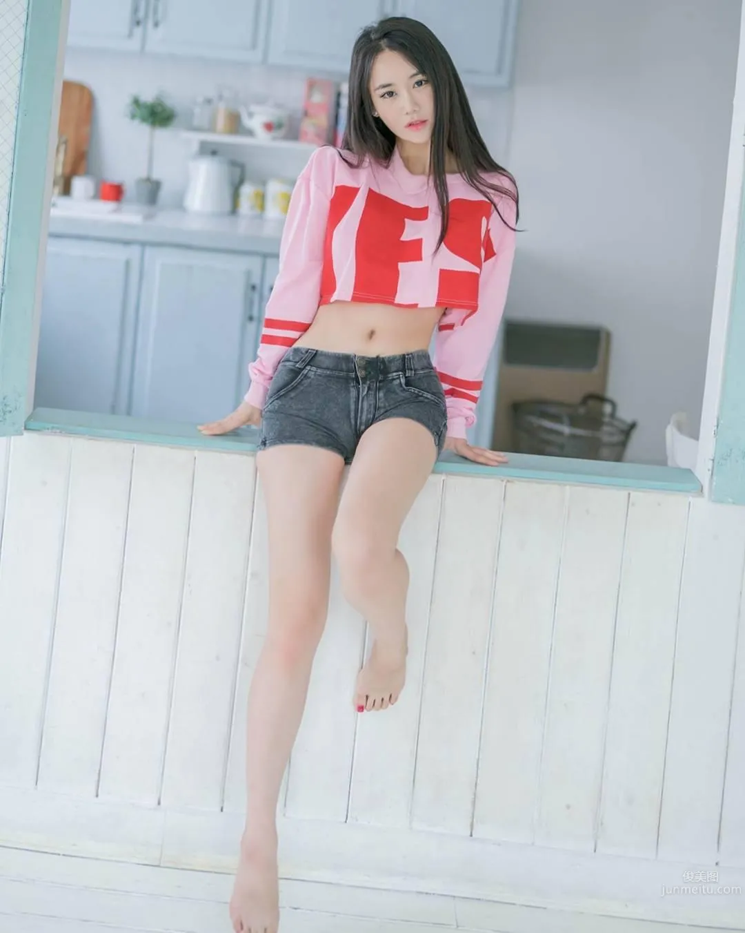 Korean Outdoor Model Kaendi, Wasp Waist and Curves, Perfect Figure photo 34