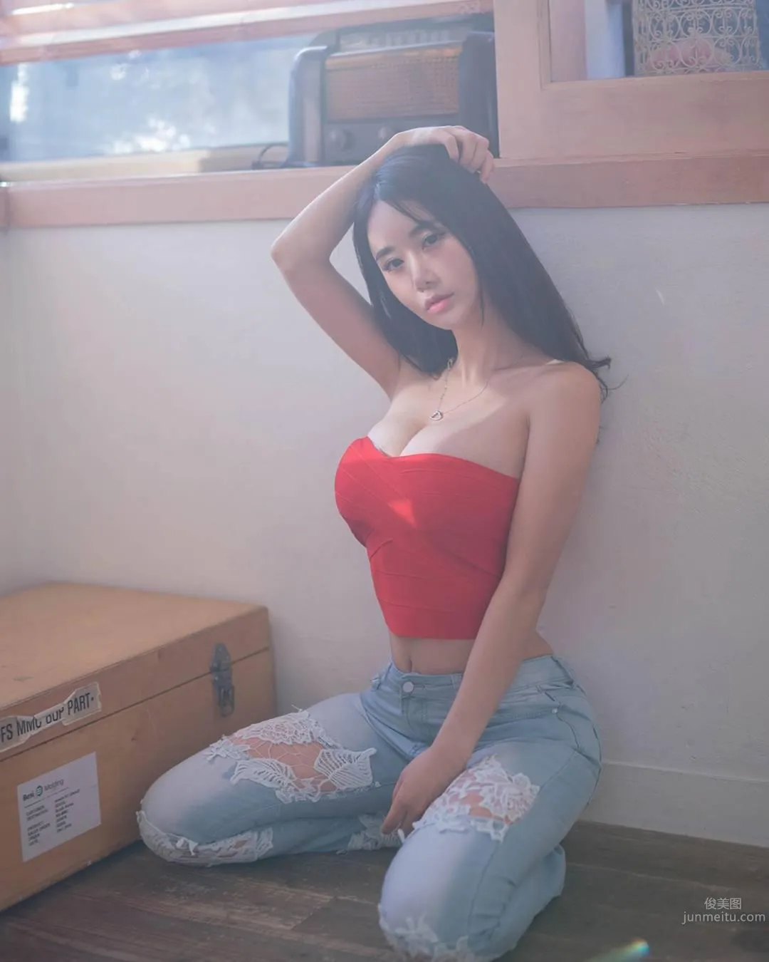 Korean Outdoor Model Kaendi, Wasp Waist and Curves, Perfect Figure photo 26