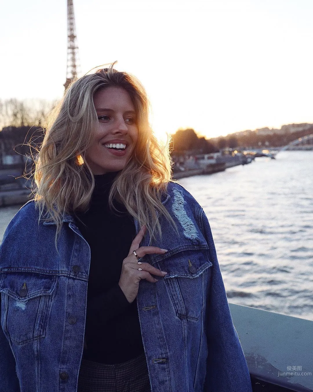 Natasha Oakley, Chocolate Skin Tone and Bikini Beautiful Pictures photo 63