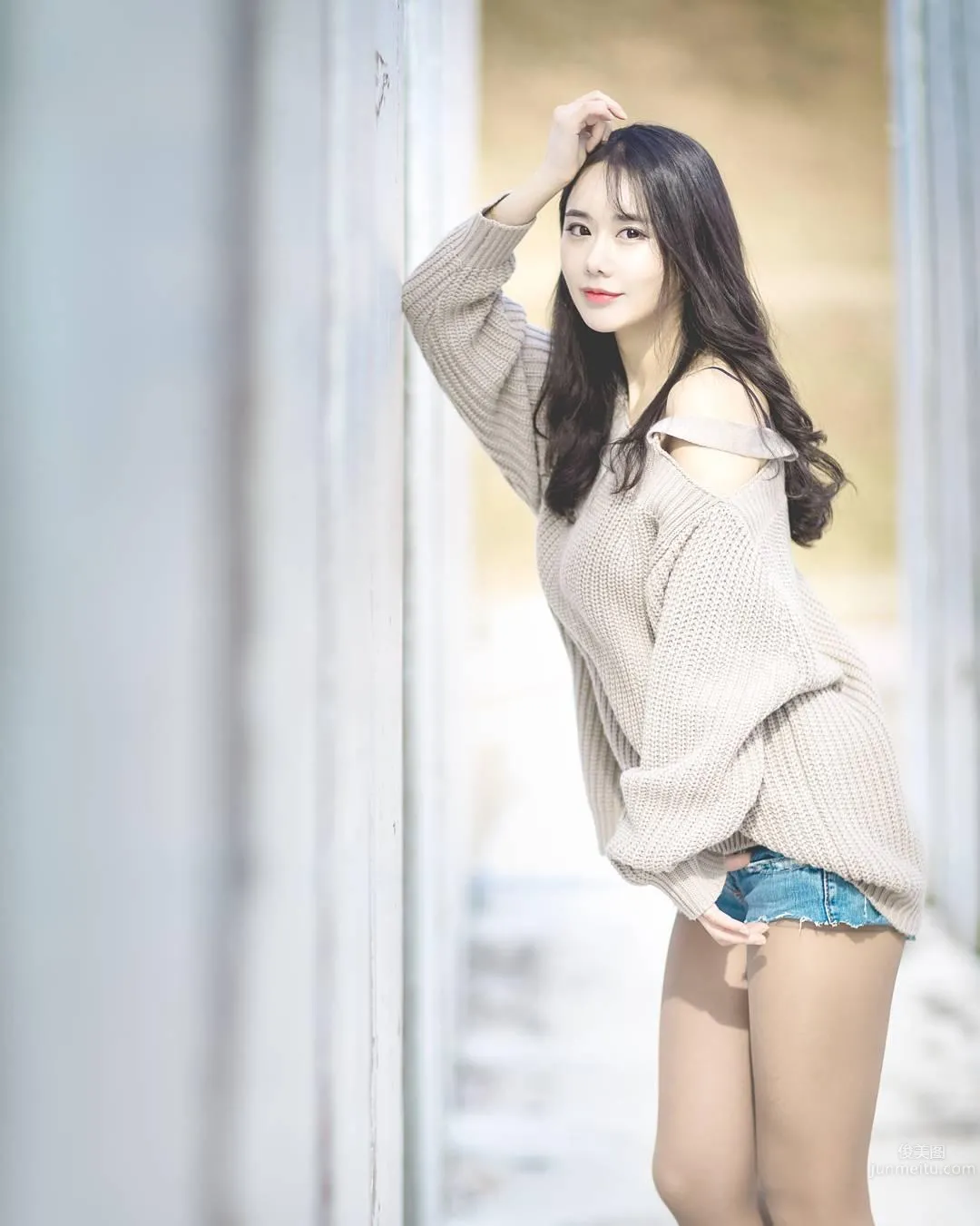 Korean Outdoor Model Kaendi, Wasp Waist and Curves, Perfect Figure photo 15