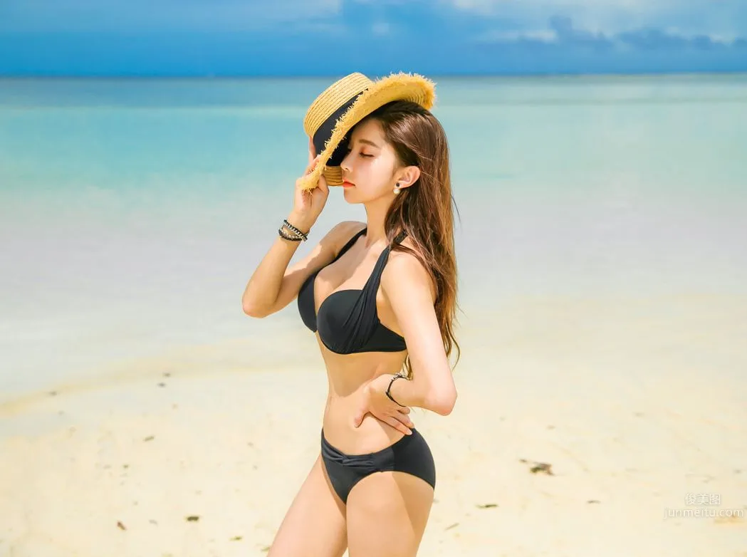 Park Soo Yeon - 2017 Swimwear Series Set Five photo 74