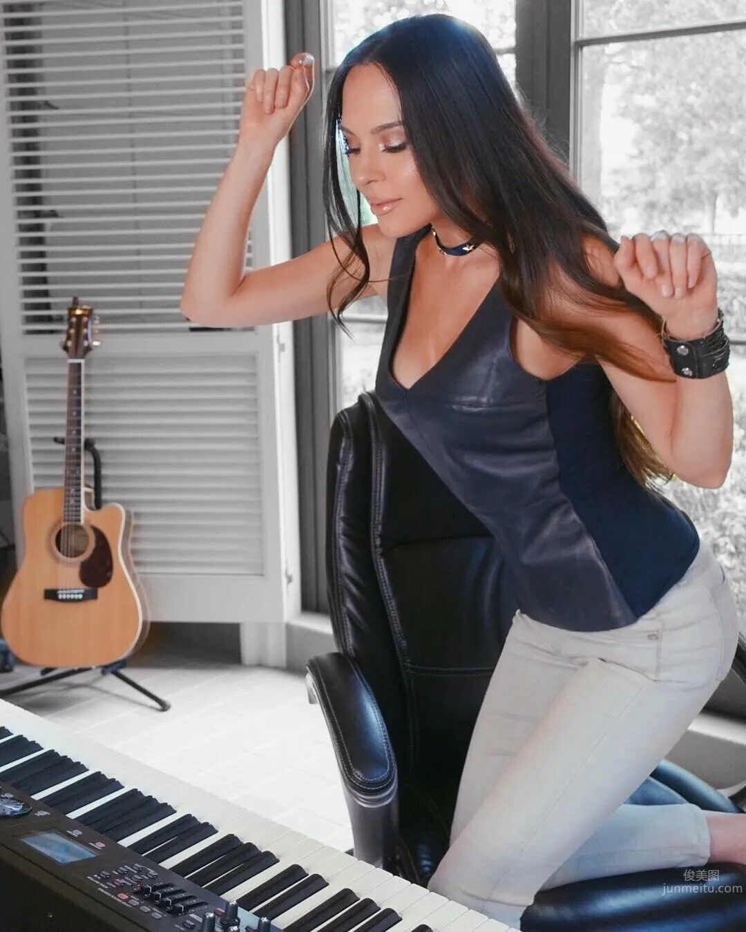 Lola Astanova, Beautiful Pianist Private Shoot photo 20