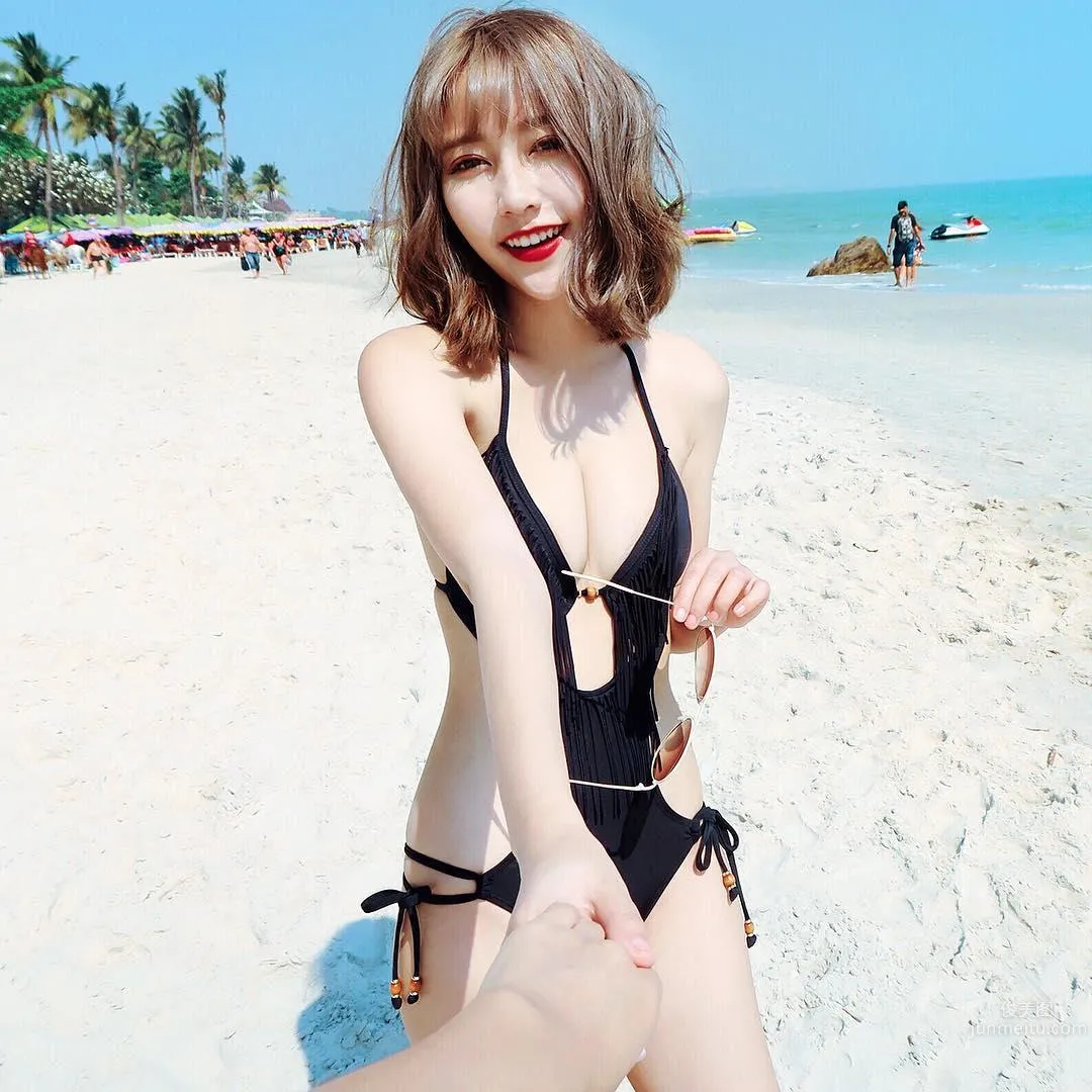 Xu Qingling, Ig Sharing Okinawa Bikini Photos photo 2