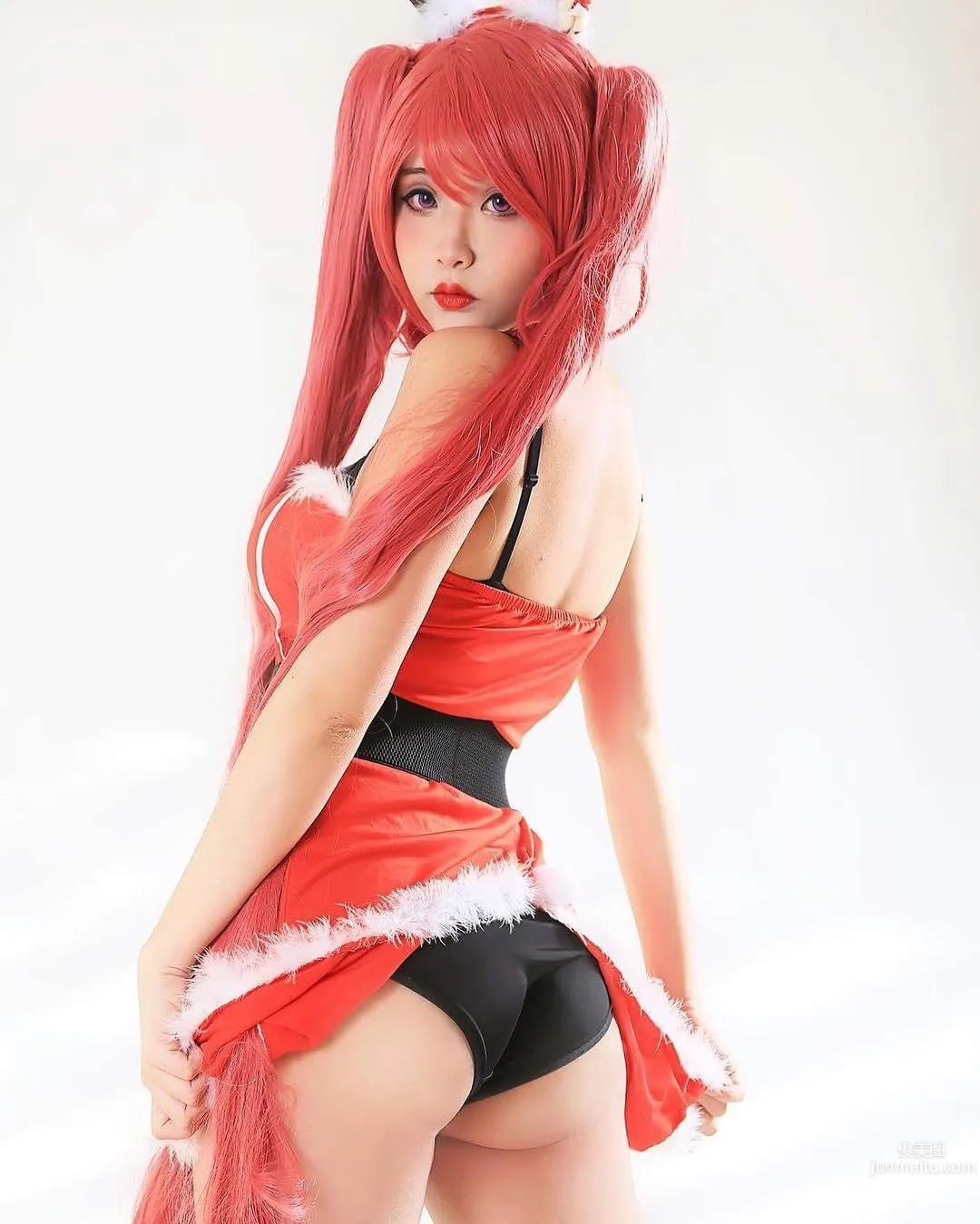 Video Game Beauty Hana Dinh, Do You Like This Figure? photo 2