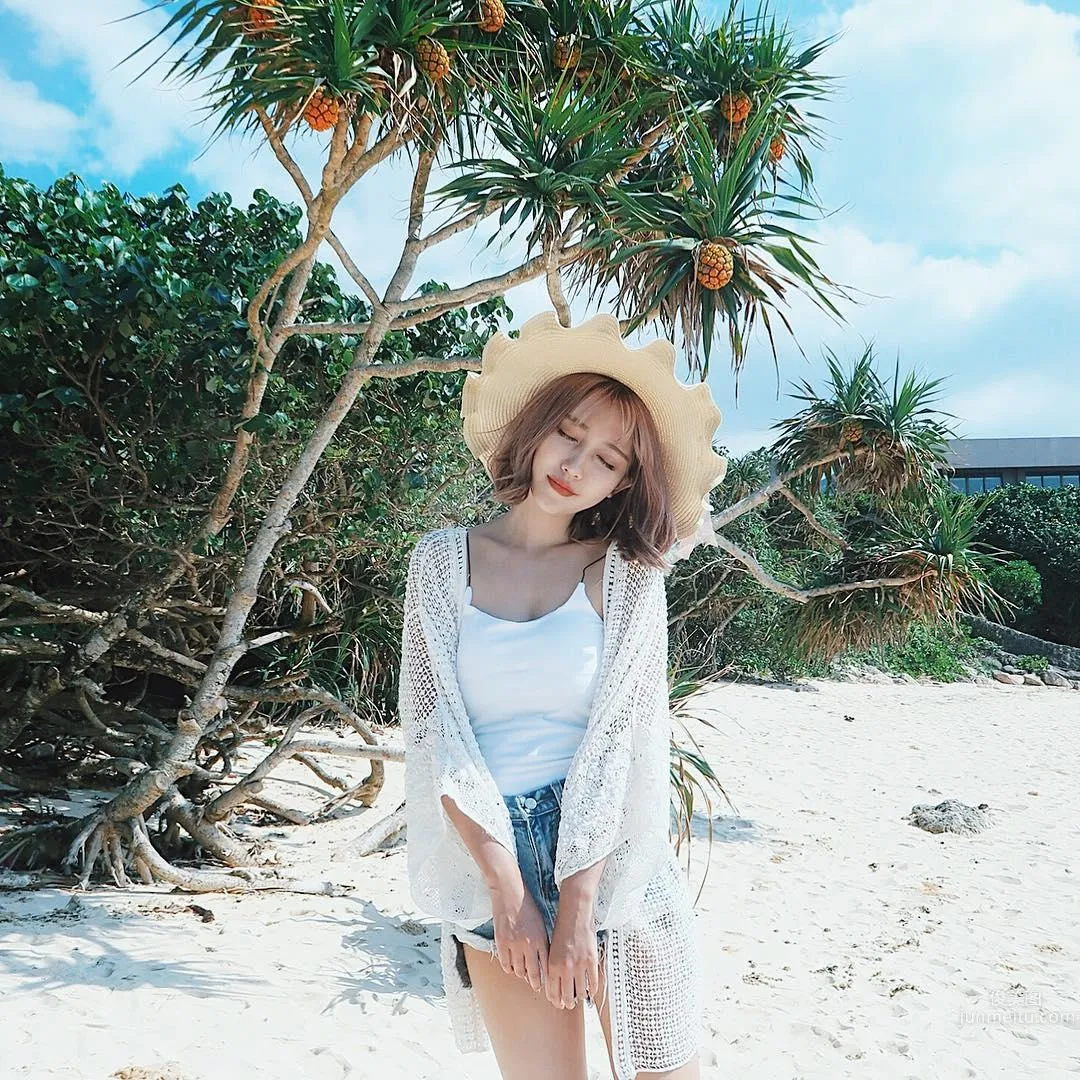 Xu Qingling, Ig Sharing Okinawa Bikini Photos photo 19