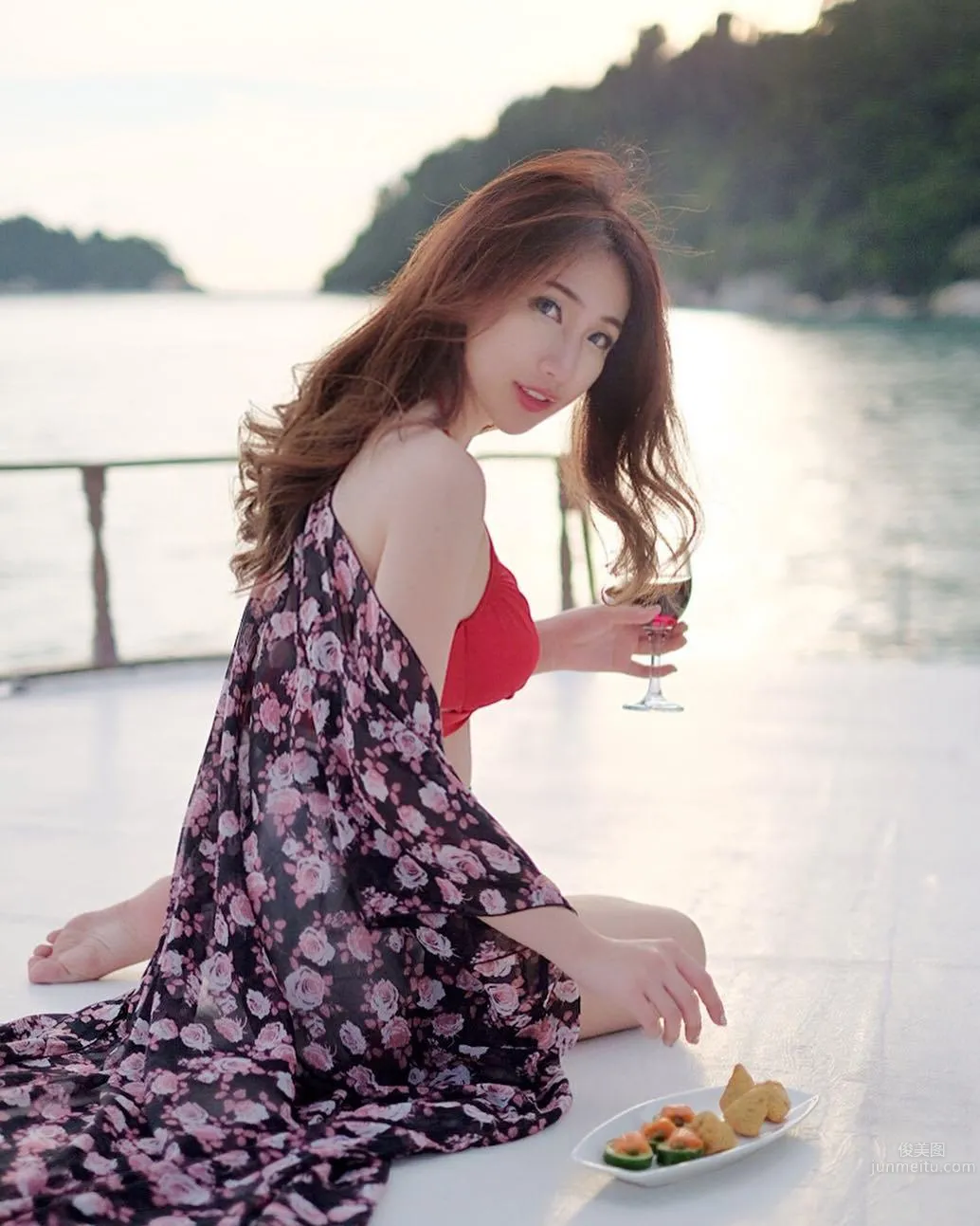 Malaysian Beauty Deng Anqi, Elegant Yet Sexy photo 23