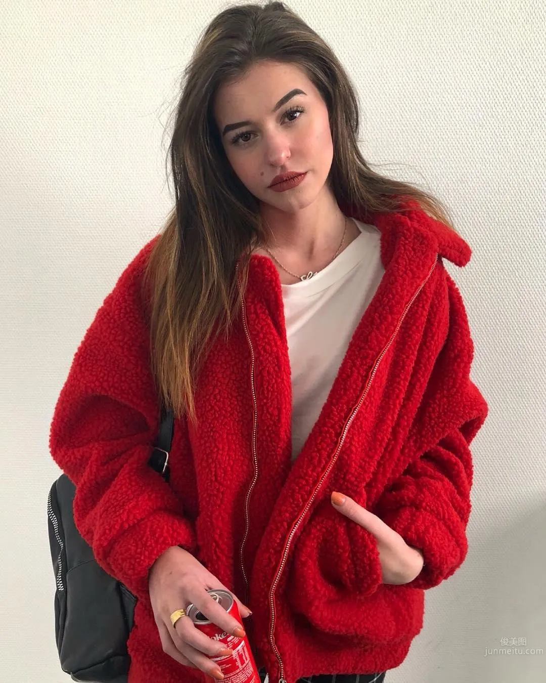 3 Million Fans! 17-Year-Old French Dynamic Beauty Lea Elui photo 30
