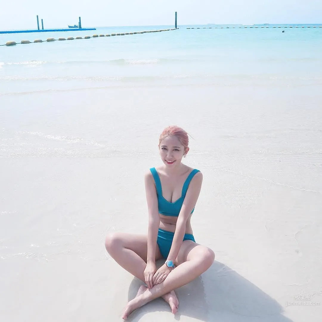 Xu Qingling, Ig Sharing Okinawa Bikini Photos photo 25