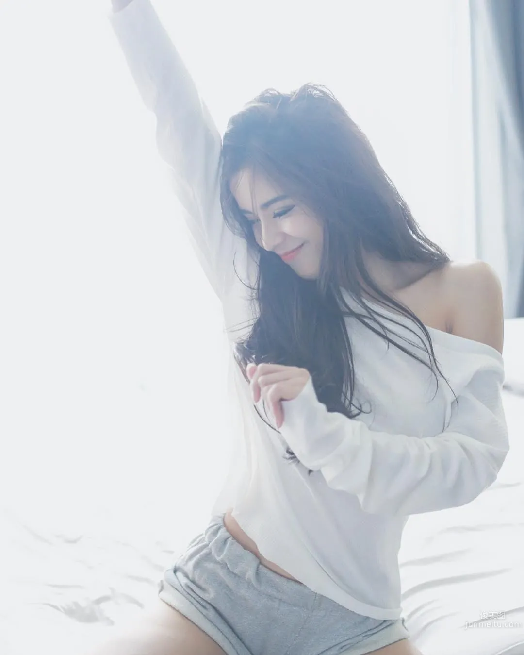 高顔值正妹「根本真人芭比」！驚人曲線下還隐藏「性感深溝」！ 8