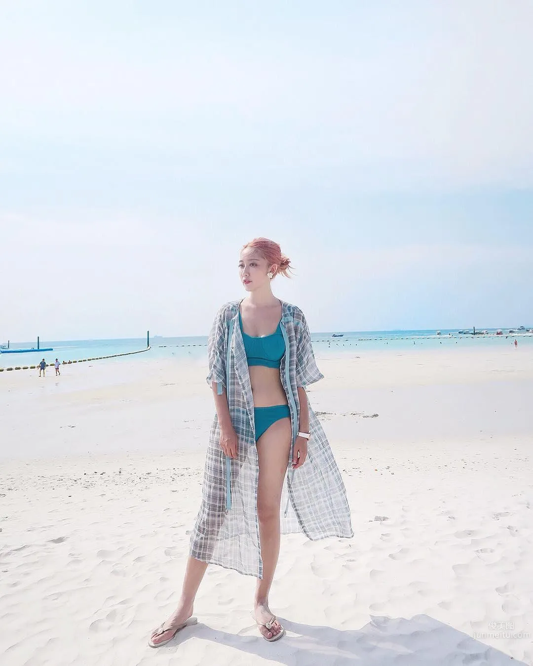 Xu Qingling, Ig Sharing Okinawa Bikini Photos photo 26