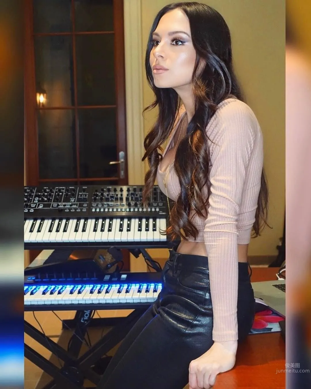 Lola Astanova, Beautiful Pianist Private Shoot photo 12