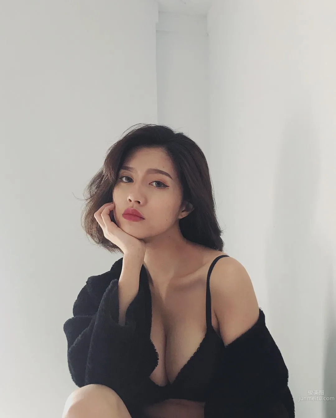 優質台灣正妹San珊珊 渾圓美胸比基尼下更白皙 6