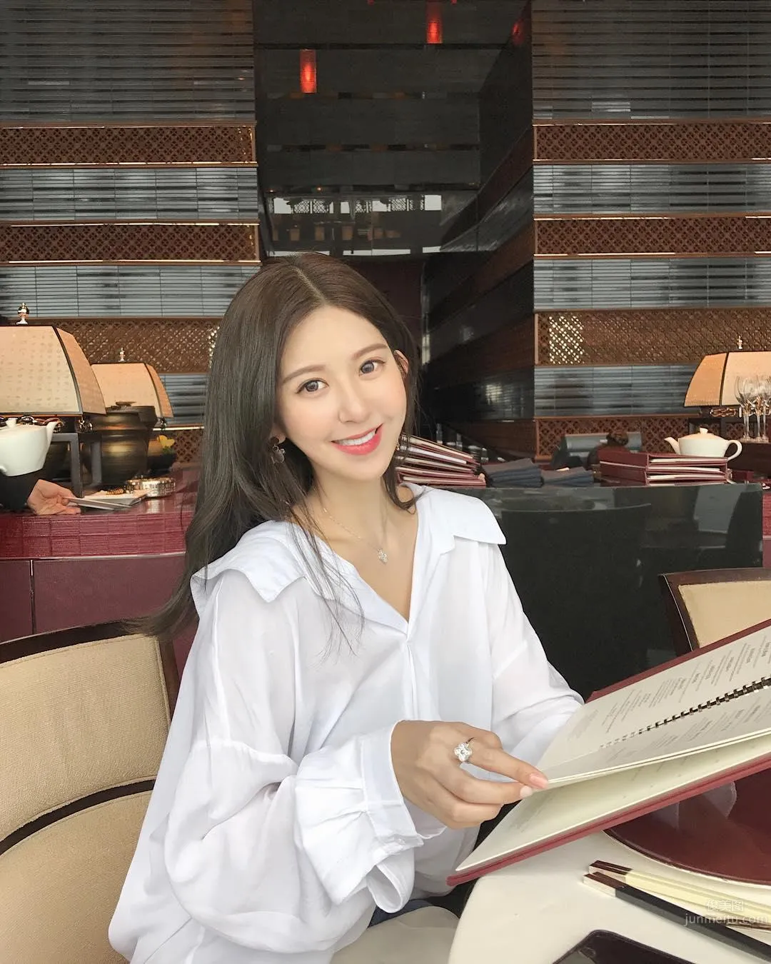 'Mingdao Campus Beauty' Evolved Even More After Graduation, So Hot Fans Shout No No! photo 22
