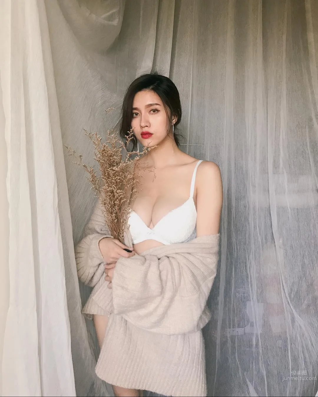 優質台灣正妹San珊珊 渾圓美胸比基尼下更白皙 15