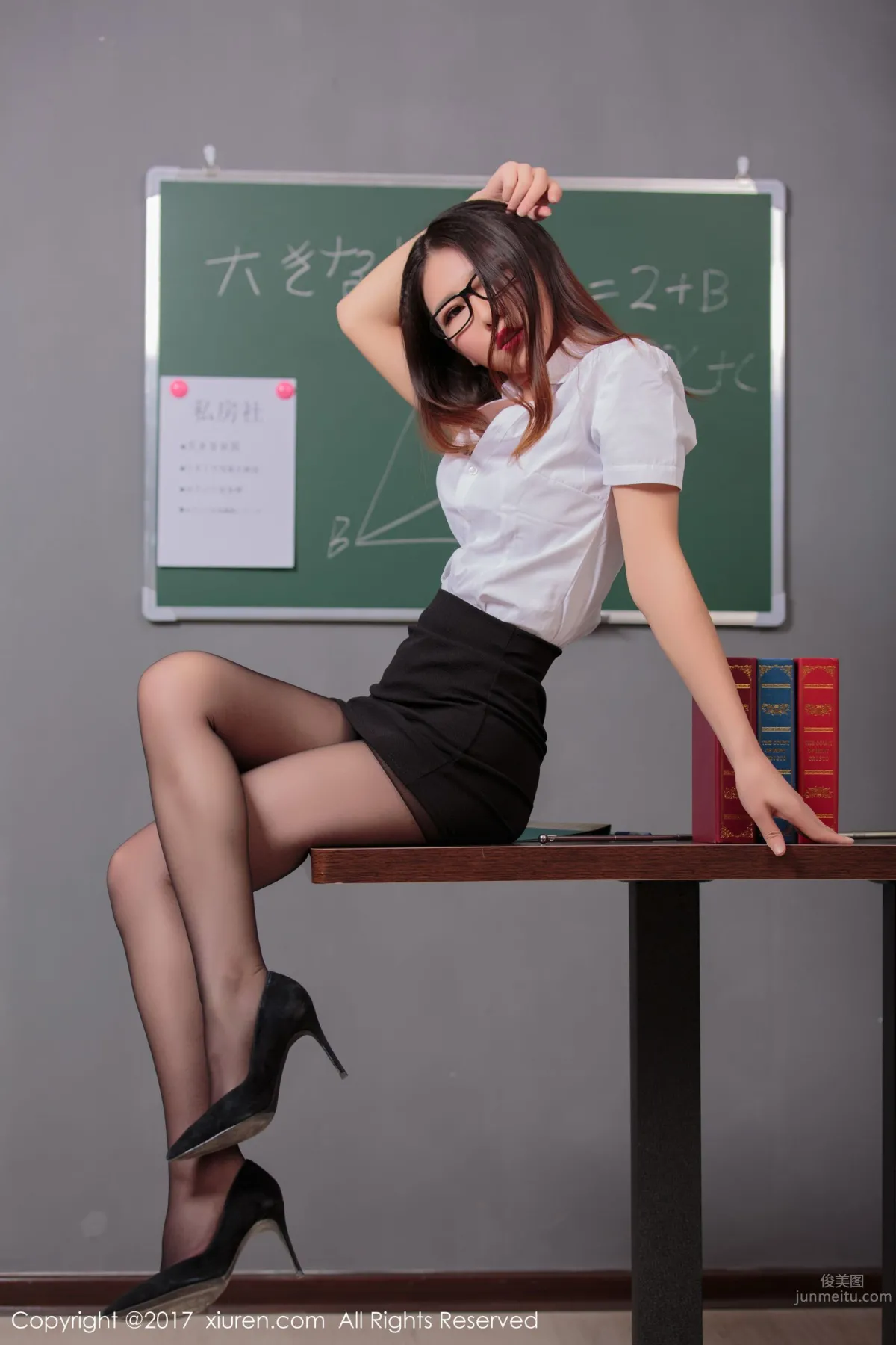 Teacher OL Tang Guoer, Uniform Black Stockings Teaching Pointer photo 15
