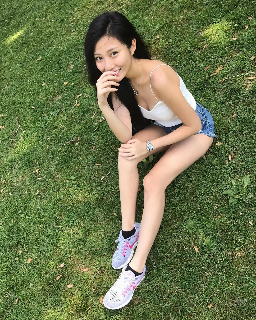 Sweet and Domineering! Chen Lingyu's Super Confident Smile Plus Hot Figure, the Queen Is Decided to Be You! photo 8