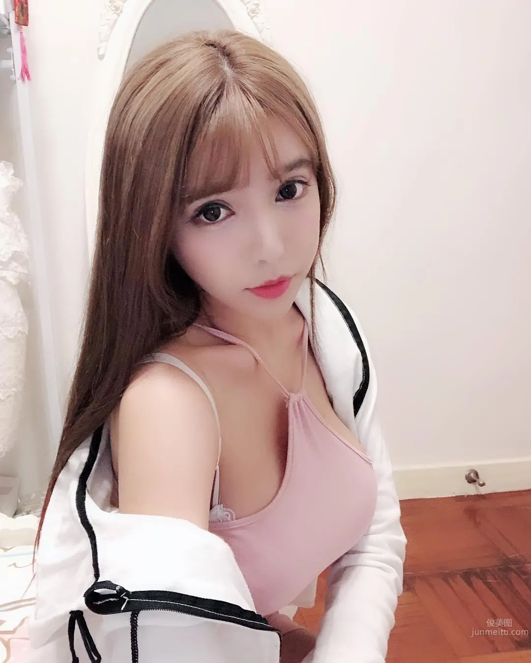 Looks Just Like Popular Actress Yua Mikami! Fair-Skinned Sweetheart Tan Yongxi's Bust Is Too Astonishing photo 11