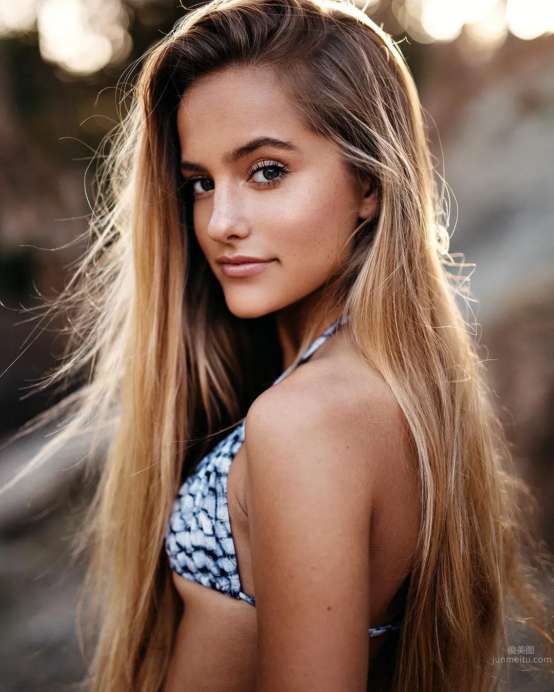 Beauty Valentina Bilbao Changes into a Bikini, Sexy Curves Cannot Be Hidden photo 37