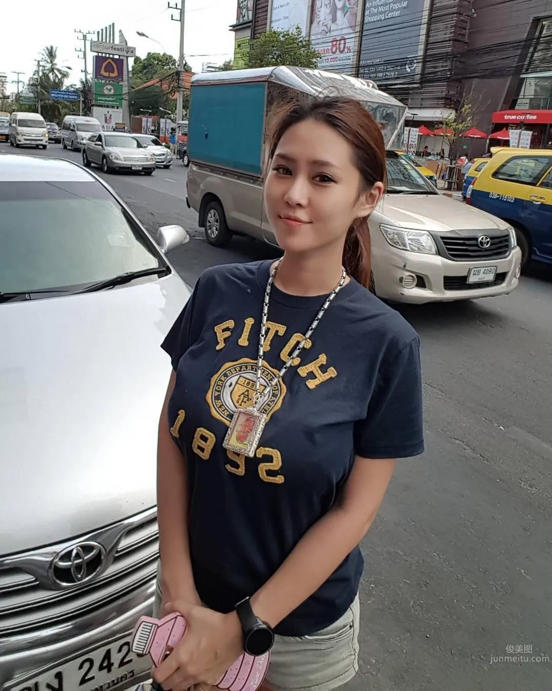 台灣I級豔後洪蓉 超震撼的事業線 8