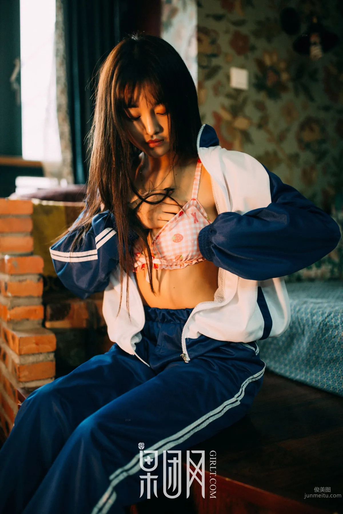 学生妹妹的校服风情！_11