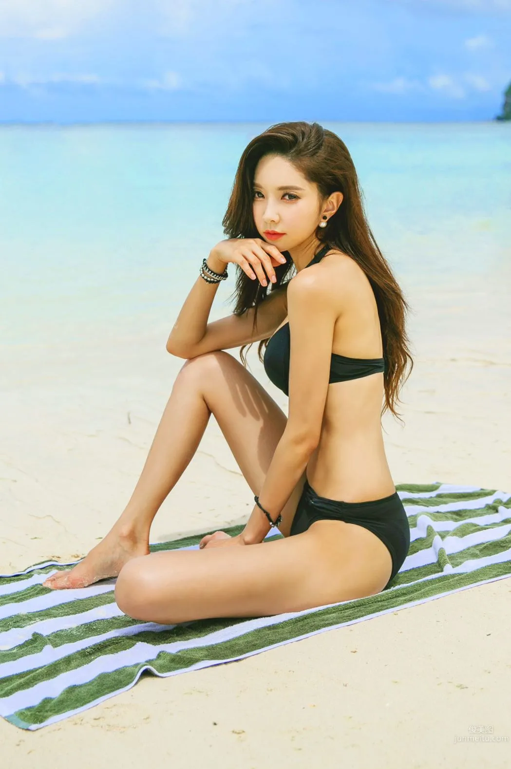 Park Soo Yeon - 2017 Swimwear Series Set Five photo 86