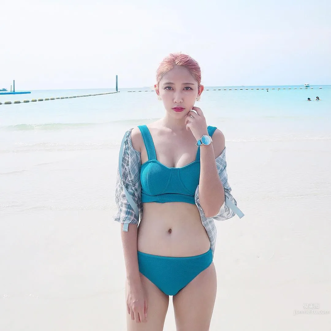 Xu Qingling, Ig Sharing Okinawa Bikini Photos photo 24