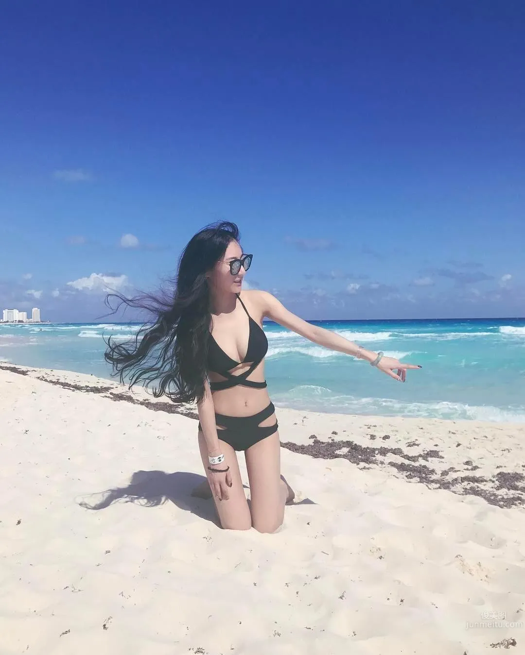 The Dream Girl of the Legs World! Overseas Highly Educated Beauty You Never Tire of Looking At! Her Curves Are Too Hot! photo 1