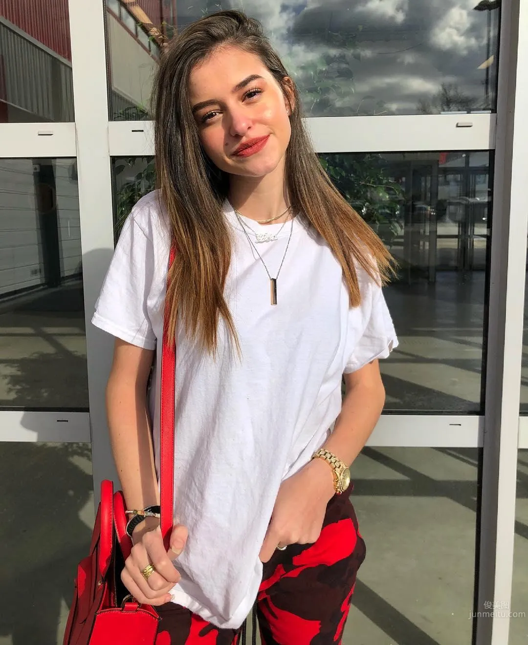 3 Million Fans! 17-Year-Old French Dynamic Beauty Lea Elui photo 14