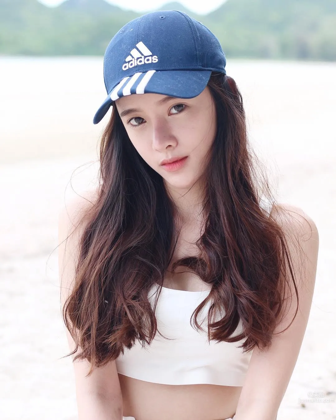 氣質空靈「鄰家正妹」讓人看出神了！白嫩大長腿太吸睛，天菜的完美标準！ 18