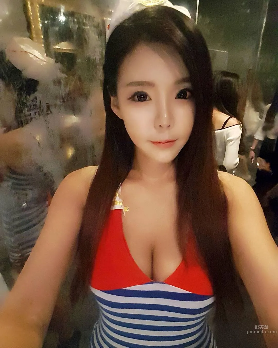 南韩妹子黄丽娅脾气不好！性感比基尼大方来献宝～_7
