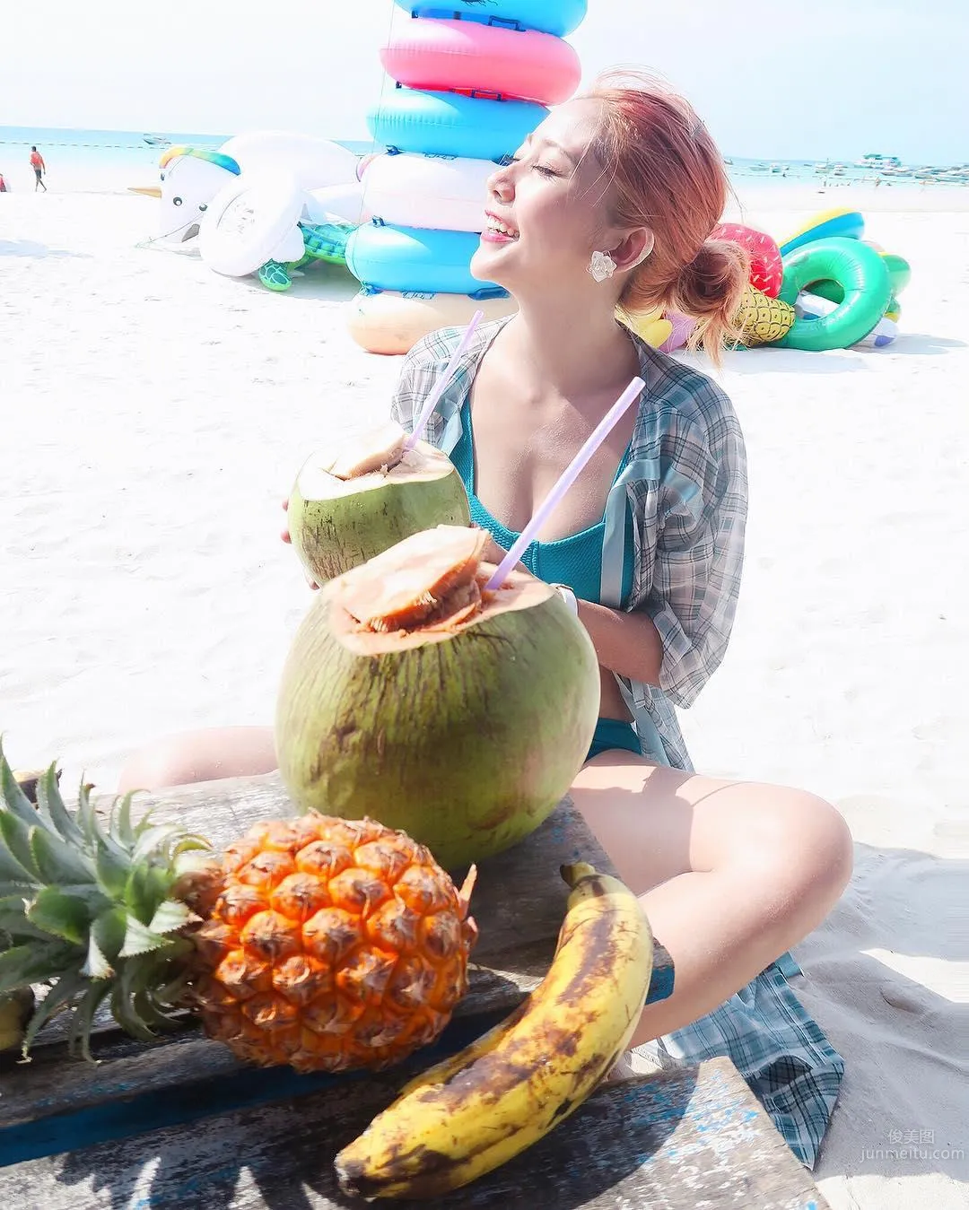 Xu Qingling, Ig Sharing Okinawa Bikini Photos photo 23