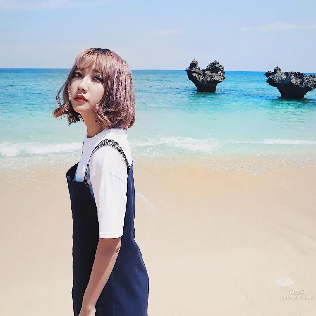 Xu Qingling, Ig Sharing Okinawa Bikini Photos photo 16