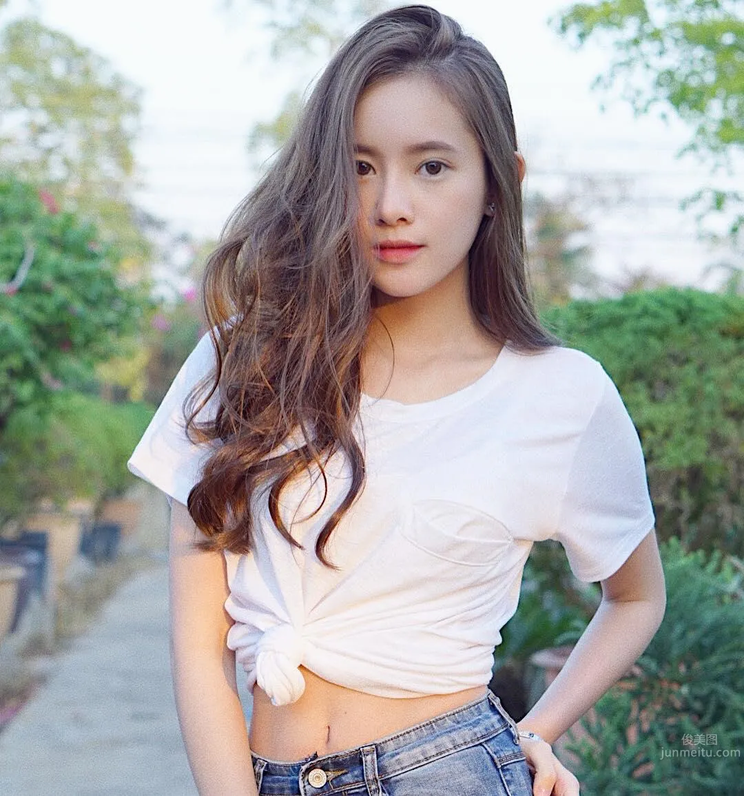 氣質空靈「鄰家正妹」讓人看出神了！白嫩大長腿太吸睛，天菜的完美标準！ 59