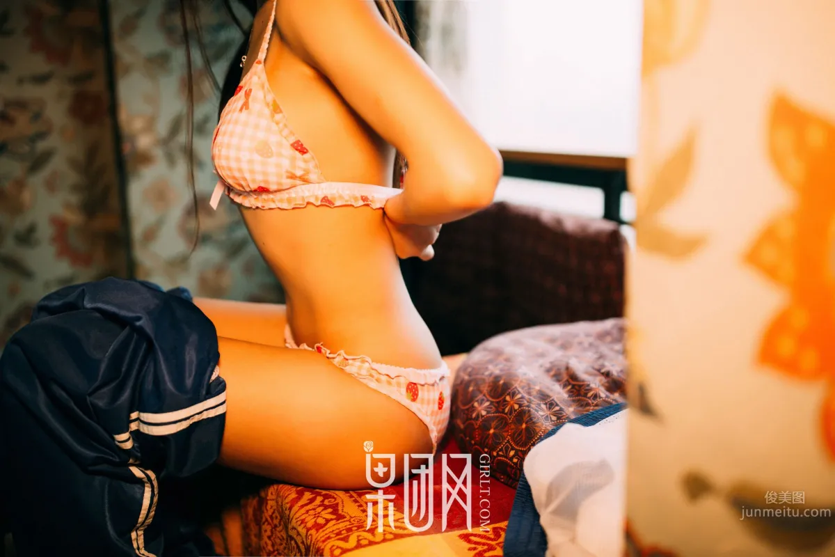 学生妹妹的校服风情！_8