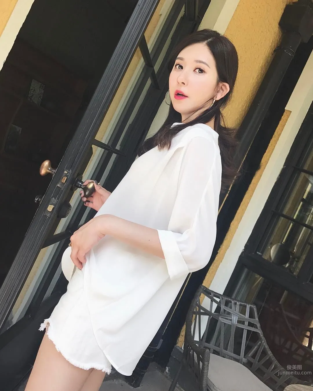 'Mingdao Campus Beauty' Evolved Even More After Graduation, So Hot Fans Shout No No! photo 17