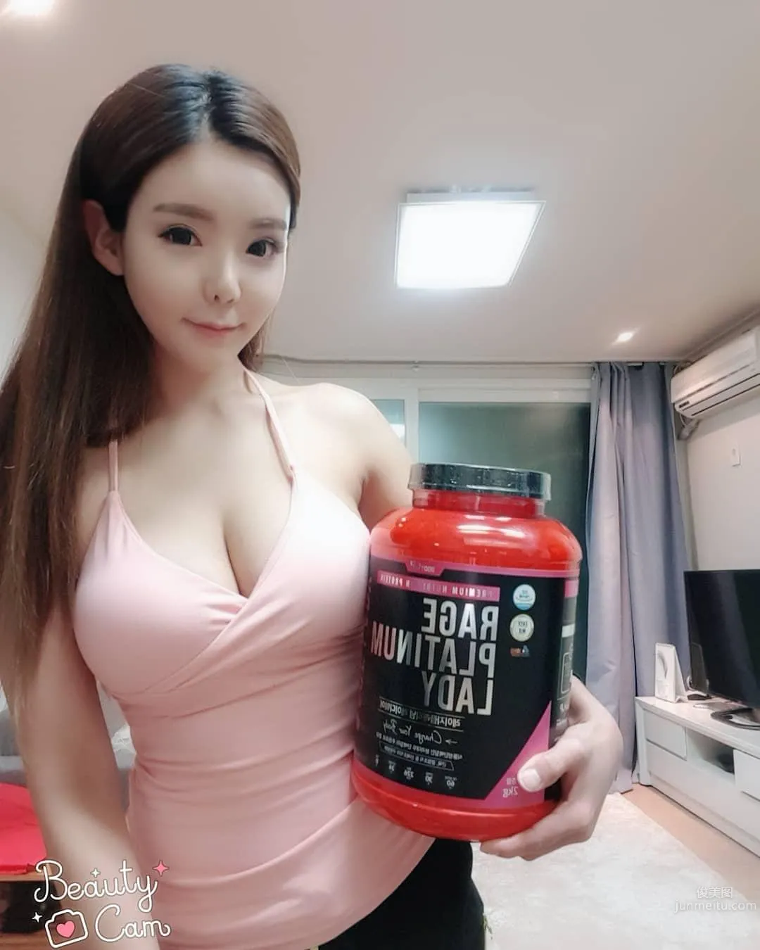 南韩妹子黄丽娅脾气不好！性感比基尼大方来献宝～_34