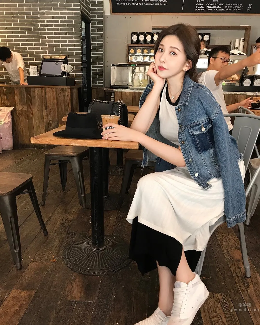 'Mingdao Campus Beauty' Evolved Even More After Graduation, So Hot Fans Shout No No! photo 23