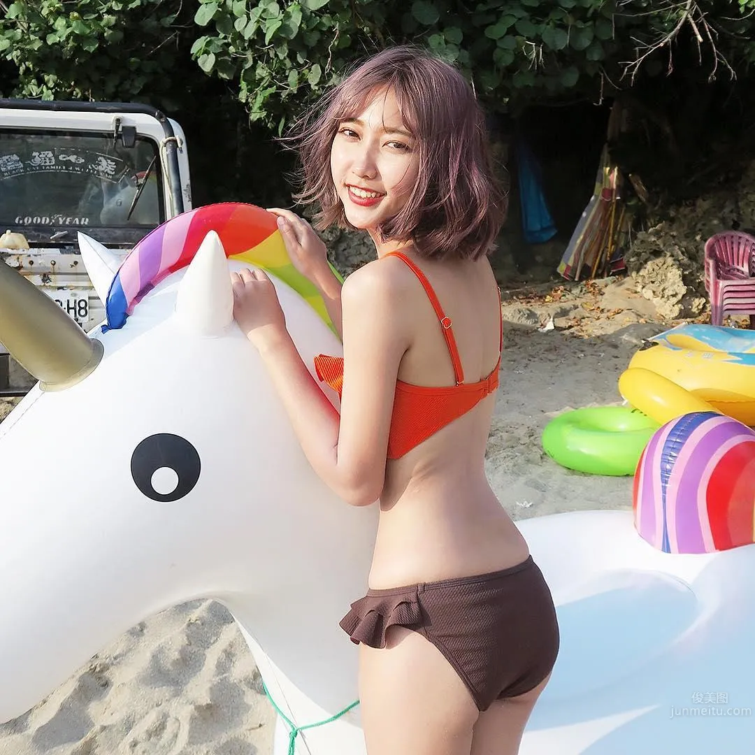 Xu Qingling, Ig Sharing Okinawa Bikini Photos photo 11